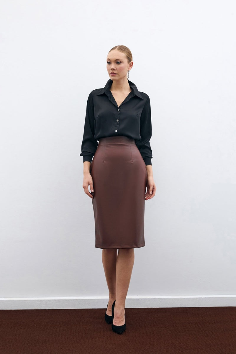 Кожена пола тип „молив“ в кафяв цвят